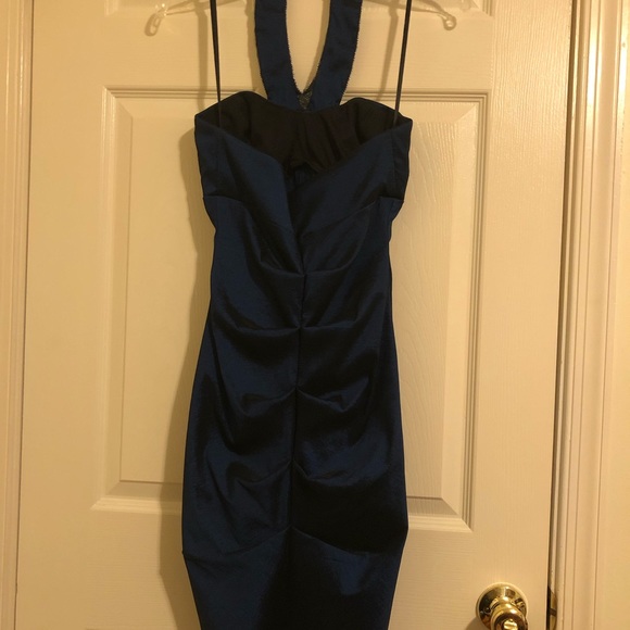 Stunning halter dress - Picture 4 of 4